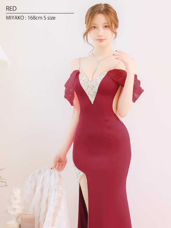 レッド モデル:桜伊みやこ 身長:168cm 着用サイズ:Sサイズ