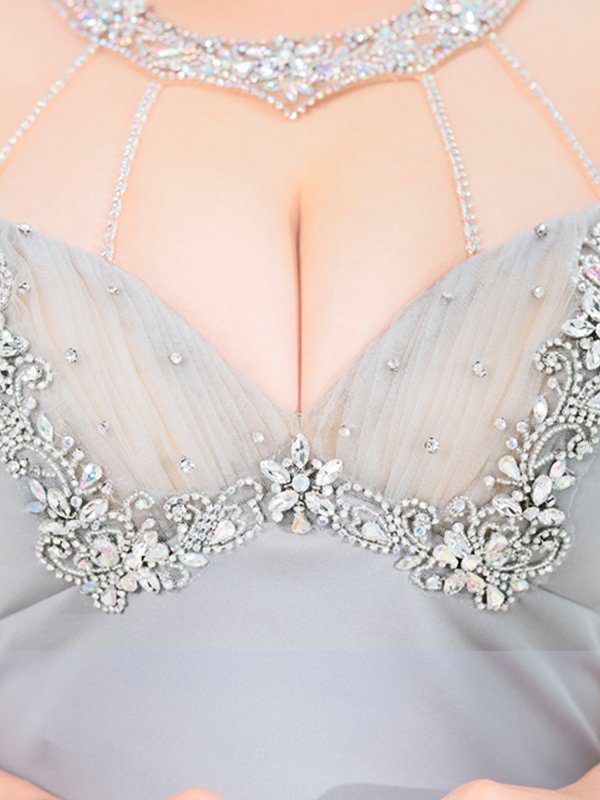 グレー モデル：葉月芽生　身長：157cm　着用サイズ：Sサイズ