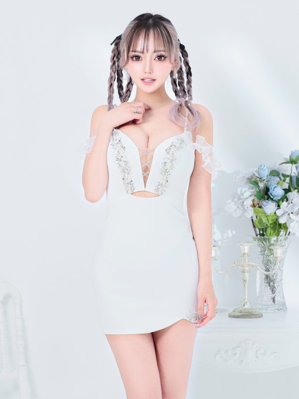 ホワイト モデル：葉月芽生　身長：157cm　着用サイズ：Sサイズ