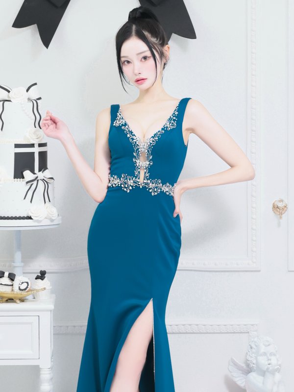 ティールブルー  モデル：左衛門シュウ　身長：165cm　着用サイズ：Sサイズ