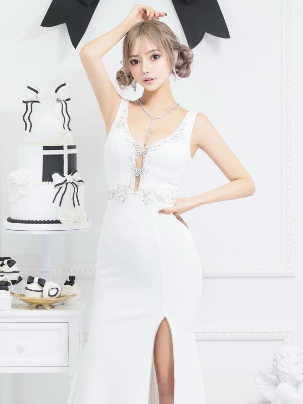 ホワイト  モデル：葉月芽生　身長：157cm　着用サイズ：Sサイズ