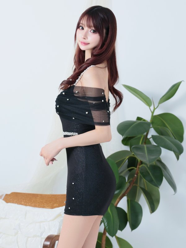 ブラック モデル:桜咲乃愛 身長:164cm 着用サイズ:Sサイズ