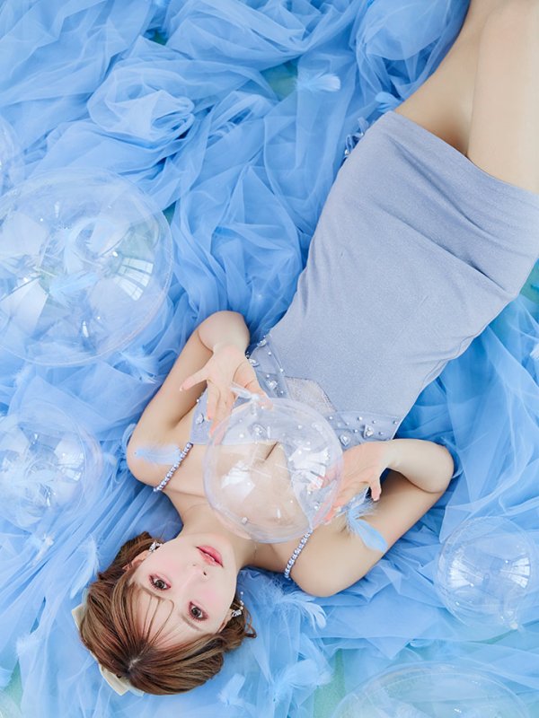 ブルー　モデル：三上悠亜　身長：158cm　着用サイズ：Sサイズ