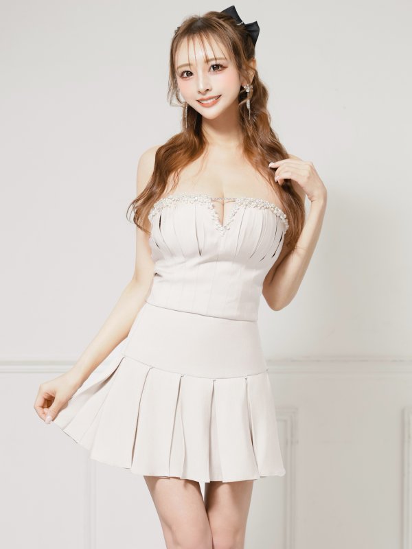 ホワイト　モデル：楓　身長：161cm　着用サイズ：Sサイズ