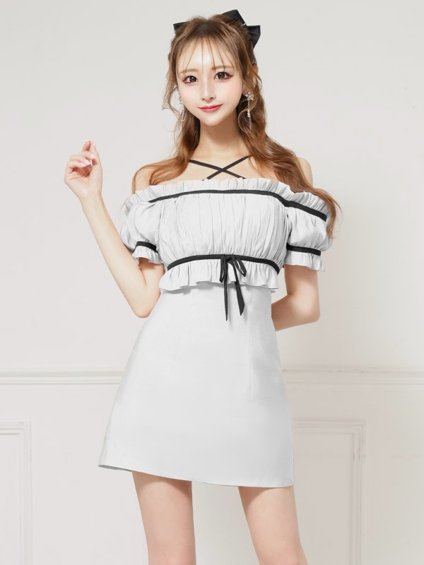 ホワイト　モデル：楓　身長：161cm　着用サイズ：Sサイズ