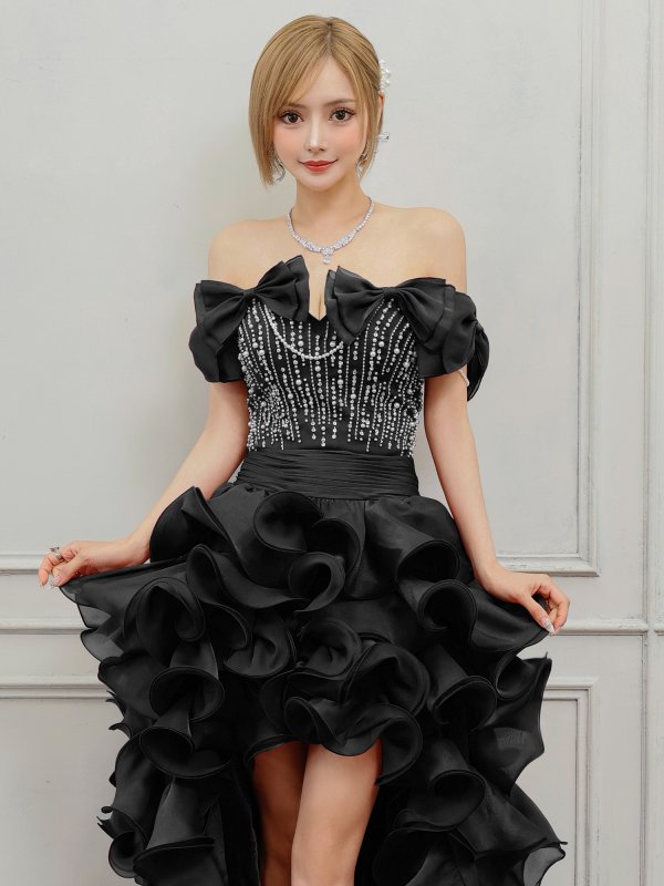 ブラック モデル：葉月芽生　身長：157cm　着用サイズ：Fサイズ