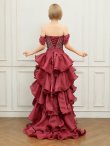 レッド モデル：葉月芽生　身長：157cm　着用サイズ：Fサイズ