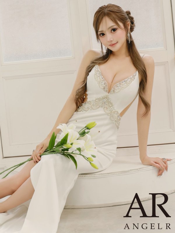 ホワイト　モデル：葉月芽生　身長：157cm　着用サイズ：Sサイズ