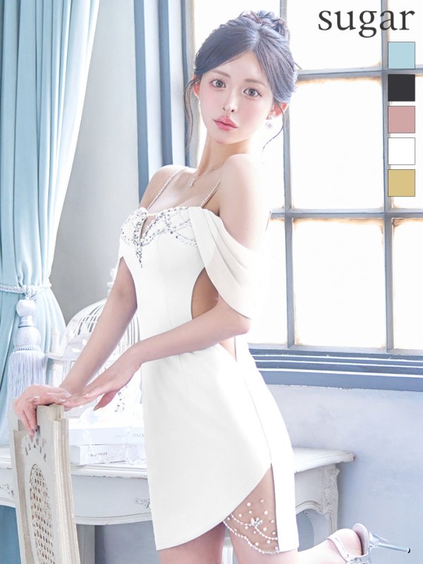 ホワイト モデル：カルア　身長：156cm　着用サイズ：Sサイズ