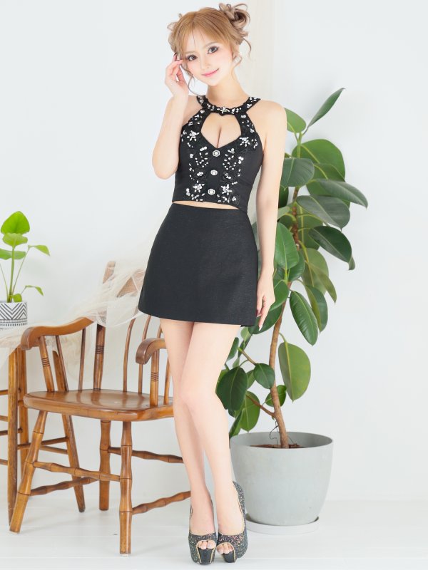 ブラック モデル:葉月芽生 身長:157cm 着用サイズ:Sサイズ