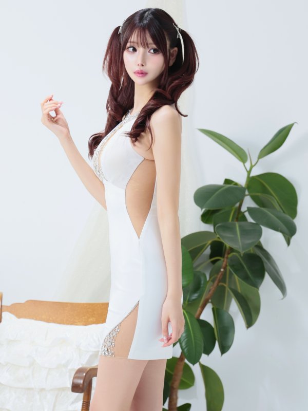 ホワイト モデル:桜咲乃愛 身長:164cm 着用サイズ:Sサイズ