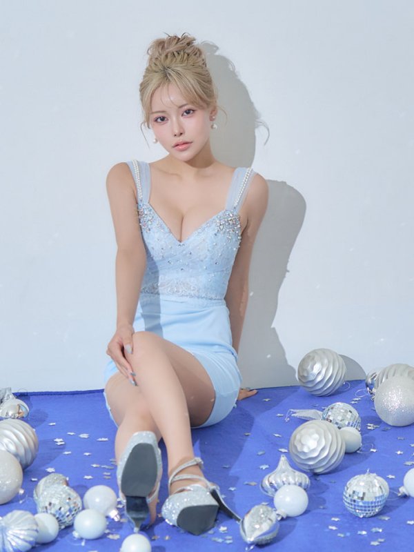 サックス モデル：如月れい　身長：156cm　着用サイズ：Sサイズ