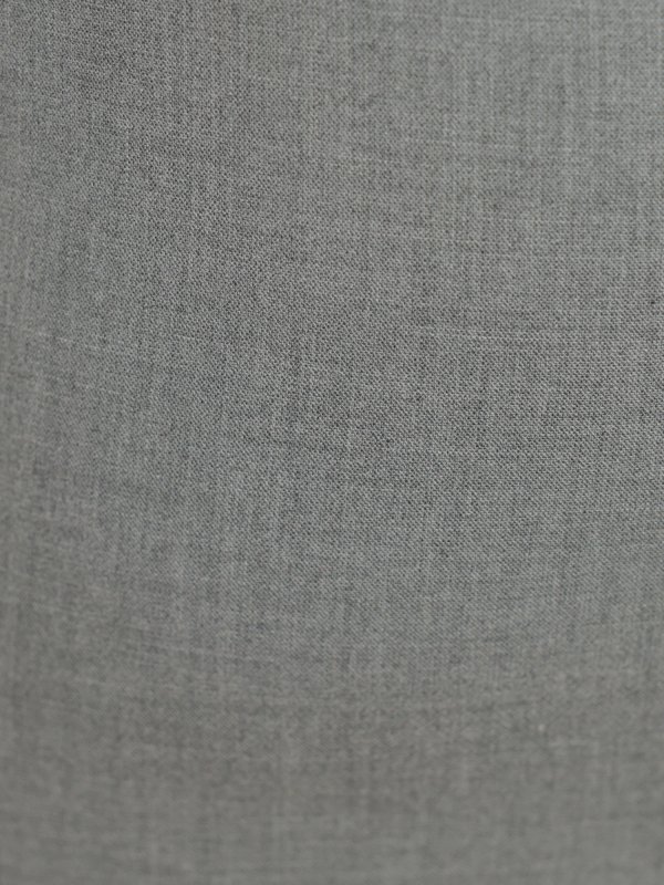 グレー
