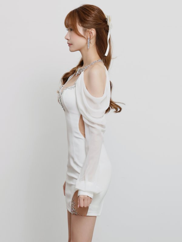 ホワイト　モデル：りこ　身長：167cm　着用サイズ：Sサイズ