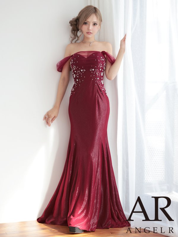 レッド モデル：葉月芽生　身長：157cm　着用サイズ：Sサイズ