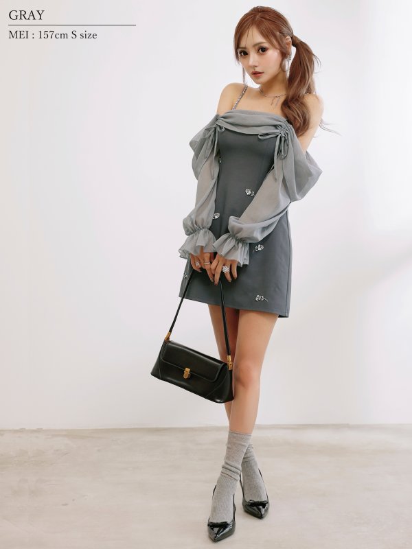 グレー　モデル：葉月芽生　身長：157cm　着用サイズ：Sサイズ