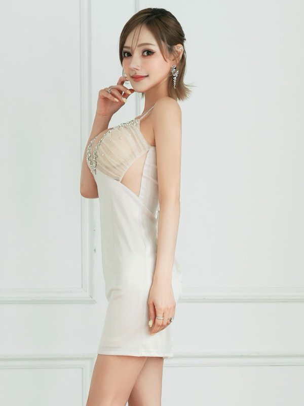 ホワイト　モデル：葉月芽生　身長：157cm　着用サイズ：Sサイズ