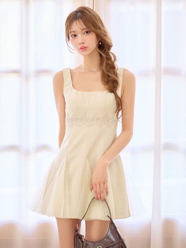 ベージュ　モデル：るりぴ　身長：165cm　着用サイズ：Sサイズ