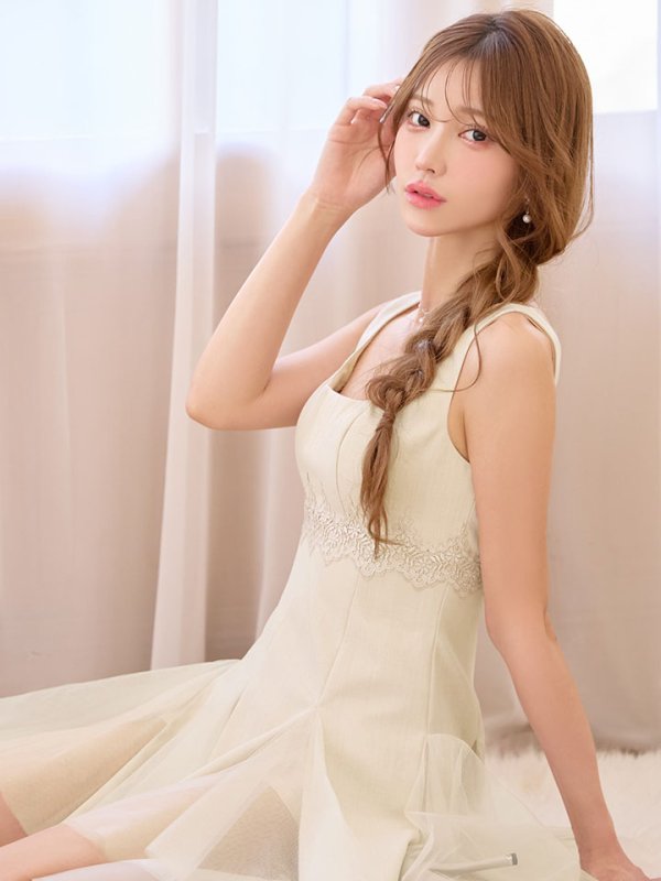 ベージュ　モデル：るりぴ　身長：165cm　着用サイズ：Sサイズ