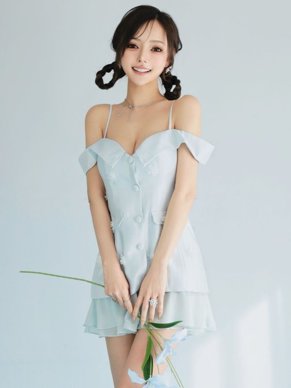 サックス　モデル：葉月芽生　身長：157cm　着用サイズ：Sサイズ