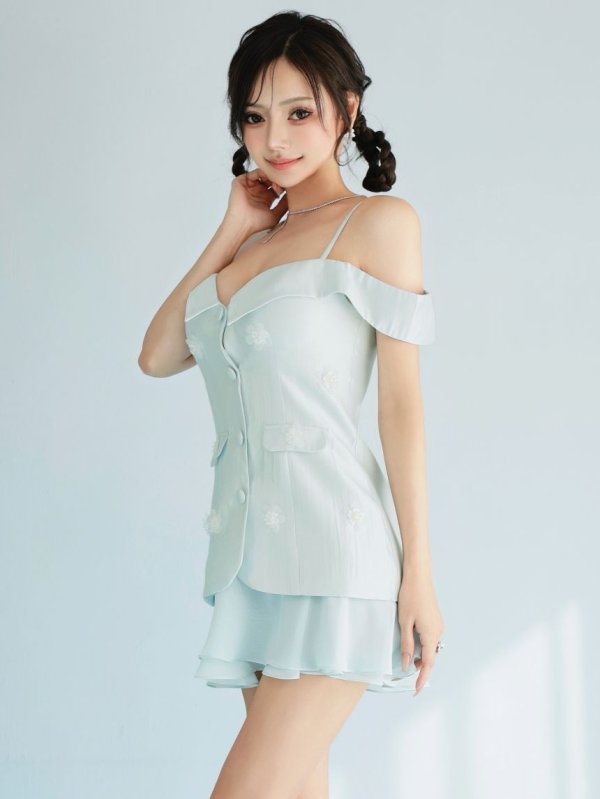 サックス　モデル：葉月芽生　身長：157cm　着用サイズ：Sサイズ