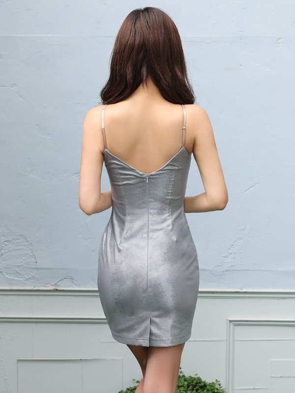 グレー　モデル：葉月芽生　身長：157cm　着用サイズ：Sサイズ