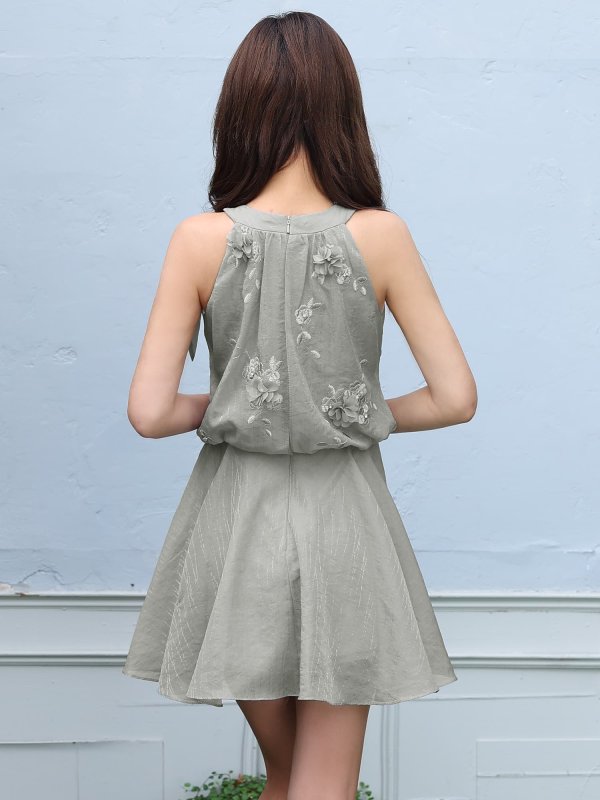 グレー　モデル：葉月芽生　身長：157用cm　着サイズ：Sサイズ