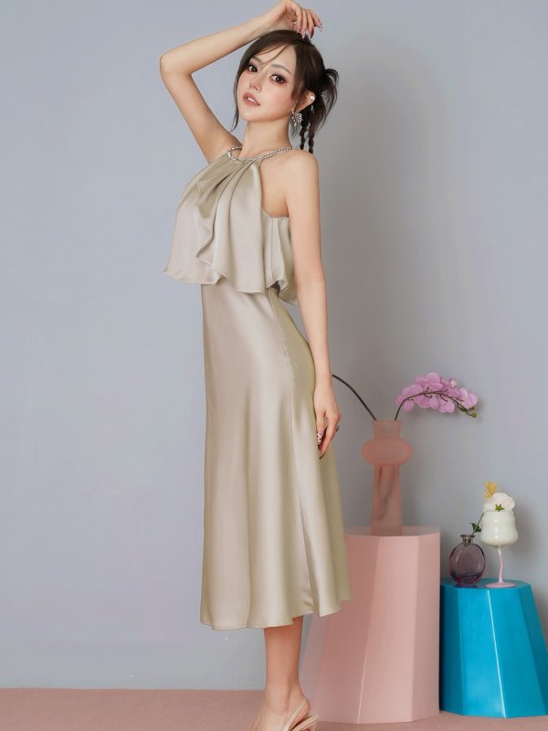 ベージュ　モデル：葉月芽生　身長：157cm　着用サイズ：Sサイズ