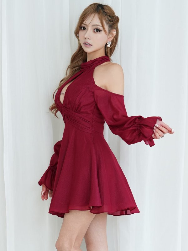 ワインレッド　モデル：葉月芽生　身長：157cm　着用サイズ：Sサイズ