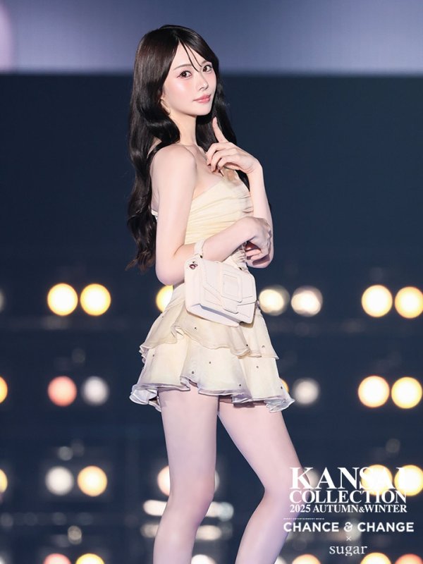 画像2: 【予約商品/2月上旬発送予定】【朝日向まり/関西コレクション着用】XSサイズあり【ROBE de FLEURS/ローブドフルール】サテン/ ワンショルダー/ リボン/ ティアード/ フレア/ ミニドレス/ キャバドレス[OF08] (2)