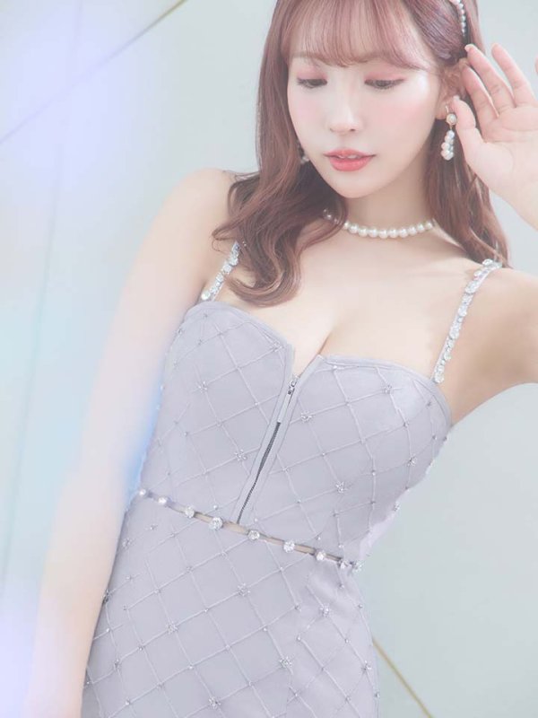 ブルー モデル：三上悠亜　身長：159cm　着用サイズ：Sサイズ