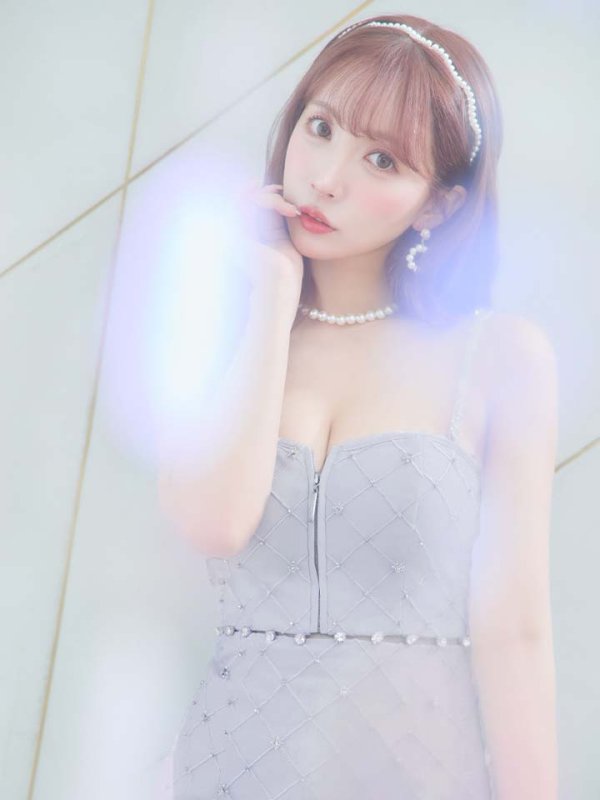 ブルー モデル：三上悠亜　身長：159cm　着用サイズ：Sサイズ