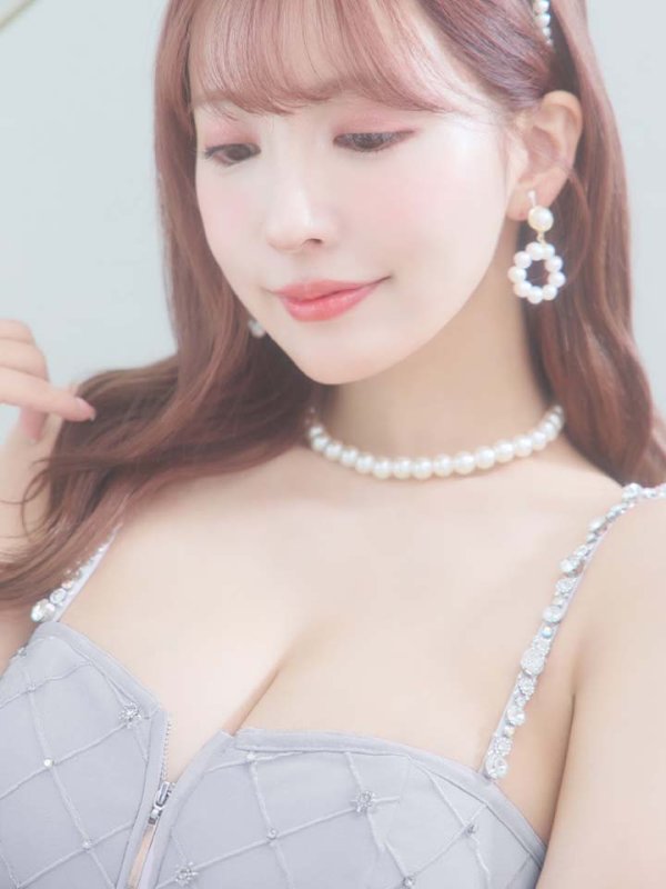 ブルー モデル：三上悠亜　身長：159cm　着用サイズ：Sサイズ