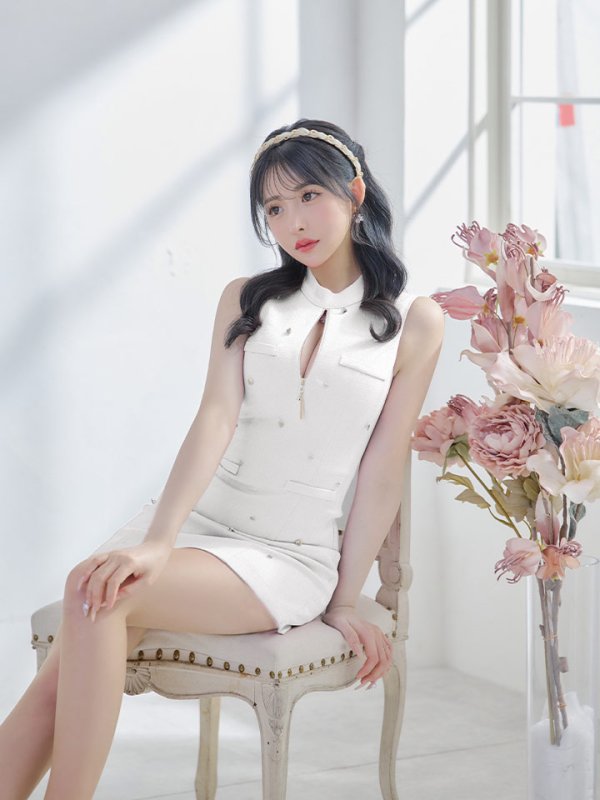 ホワイト モデル：カルア　身長：156cm　着用サイズ：Sサイズ