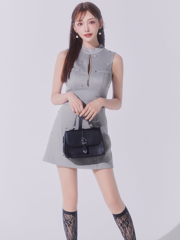 グレー モデル：明日花キララ　身長：162cm 着用サイズ：Sサイズ