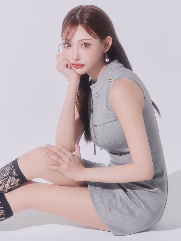 グレー モデル：明日花キララ　身長：162cm 着用サイズ：Sサイズ