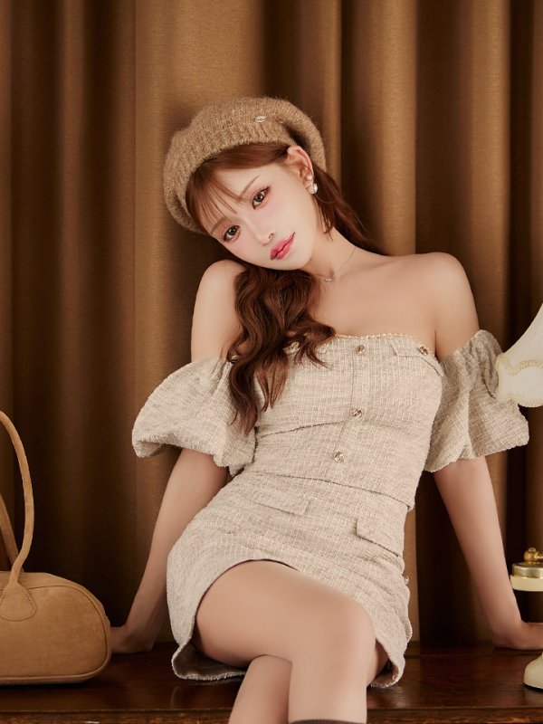 ベージュ モデル:明日花キララ 身長:162cm 着用サイズ:Sサイズ