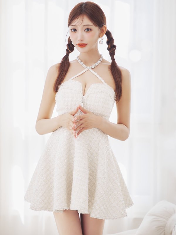 アイボリー モデル：明日花キララ　身長：162cm 着用サイズ：Sサイズ