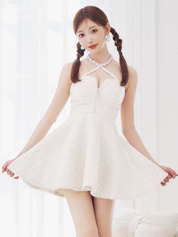 アイボリー モデル：明日花キララ　身長：162cm 着用サイズ：Sサイズ