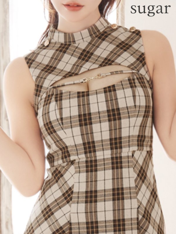 ベージュ モデル：三上悠亜　身長：159cm　着用サイズ：Sサイズ