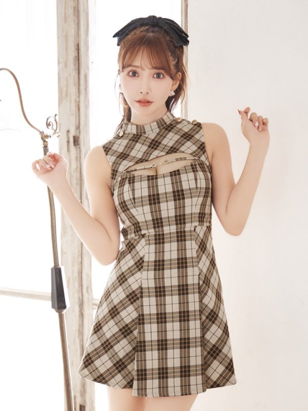 ベージュ モデル：三上悠亜　身長：159cm　着用サイズ：Sサイズ