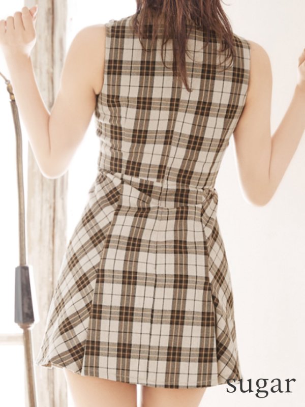 ベージュ モデル：三上悠亜　身長：159cm　着用サイズ：Sサイズ