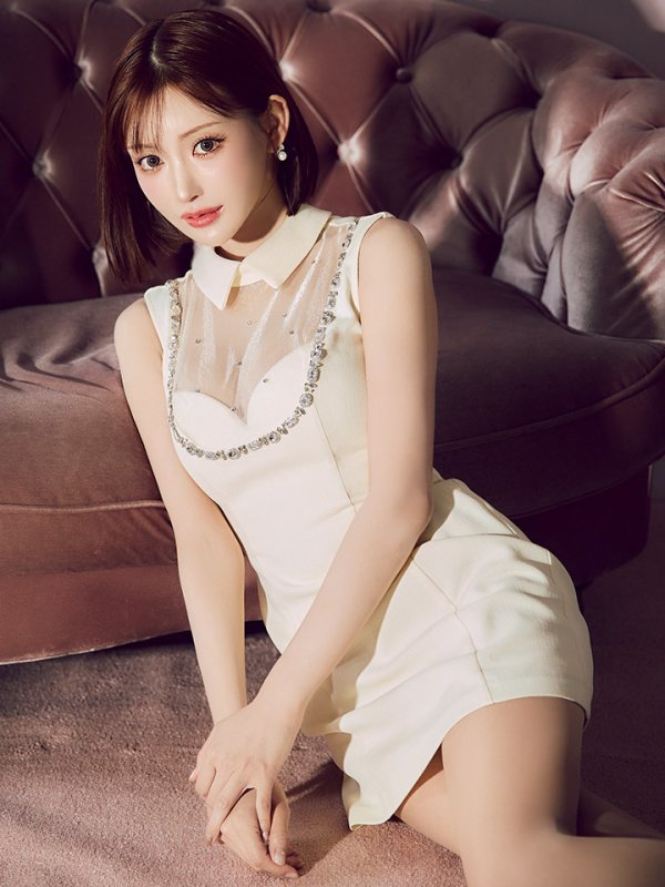 アイボリー モデル：明日花キララ　身長：162cm　着用サイズ：Sサイズ