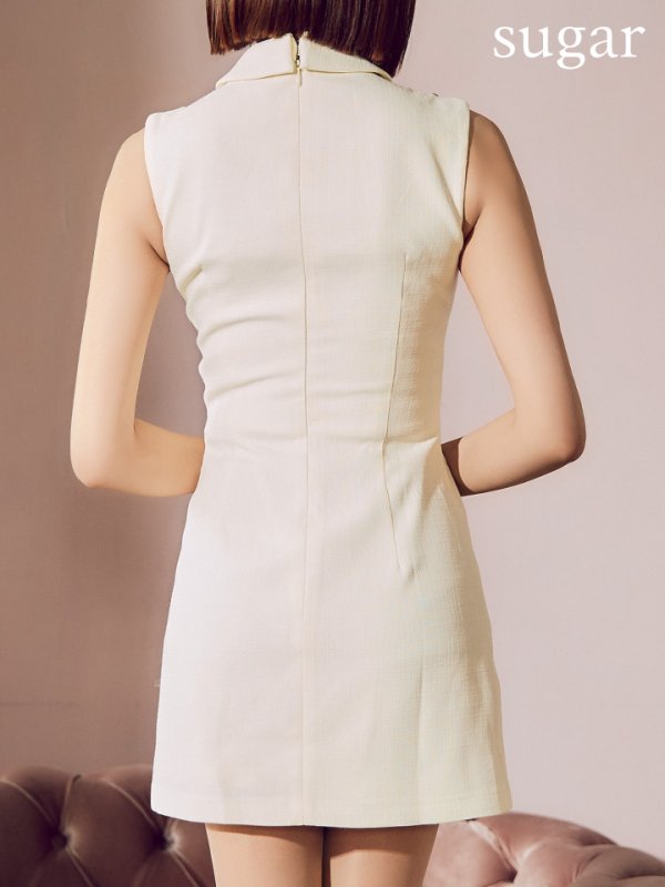 アイボリー モデル：明日花キララ　身長：162cm　着用サイズ：Sサイズ