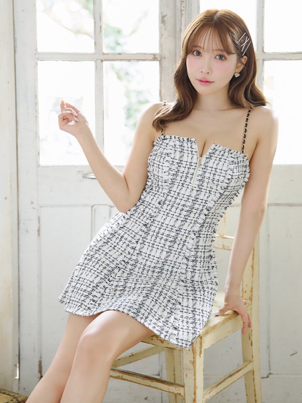 ホワイトxブラック モデル：三上悠亜　身長：159cm　着用サイズ：Sサイズ