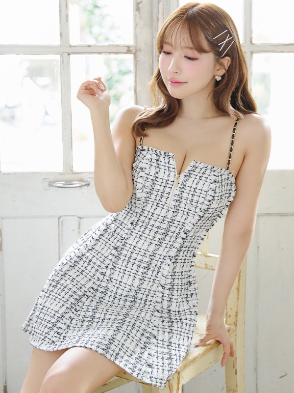 ホワイトxブラック モデル：三上悠亜　身長：159cm　着用サイズ：Sサイズ