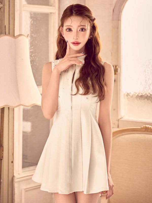 アイボリー モデル：明日花キララ　身長：160cm　着用サイズ：Sサイズ