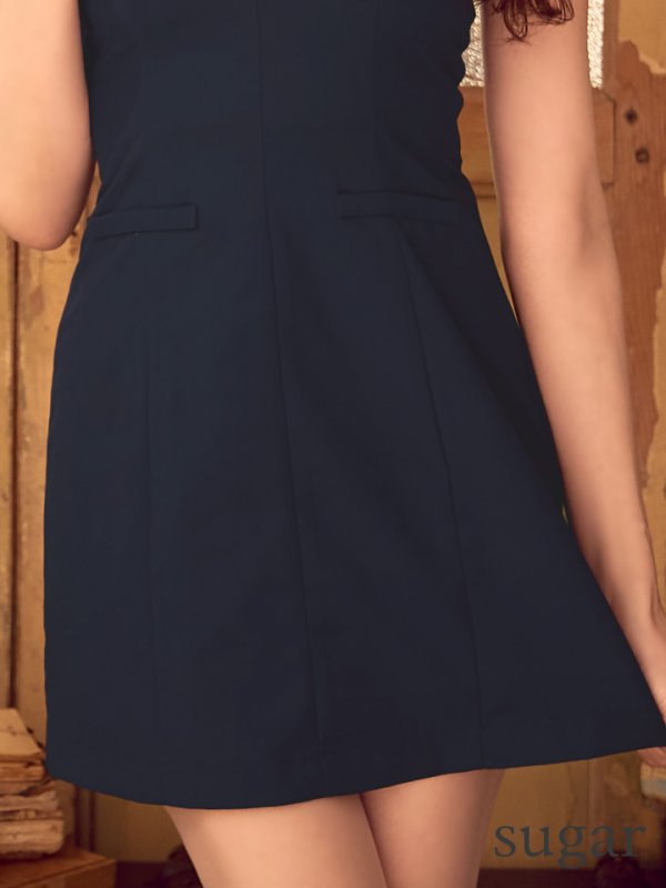 ネイビー モデル：明日花キララ　身長：162cm 着用サイズ：Sサイズ