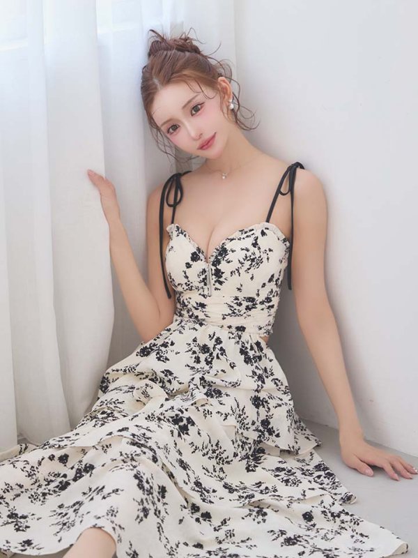 ブラック　モデル：明日花キララ　身長：162cm　着用サイズ：Sサイズ