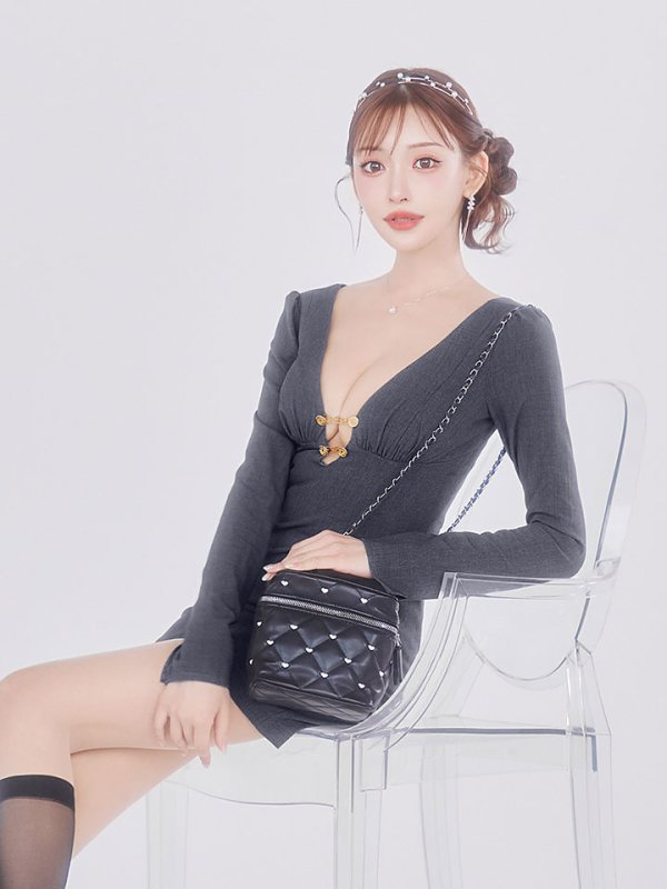 グレー　モデル：明日花キララ　身長：162cm 着用サイズ：Sサイズ